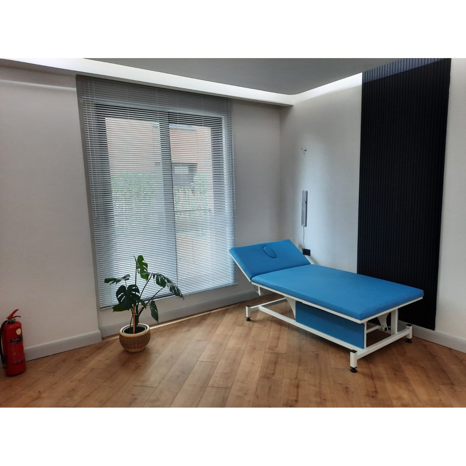 Tek Motorlu İki Parçalı Yüz Boşluklu  Manipülasyon Yatağı Motorlu Sedye (190x75) UTS KAYITLI