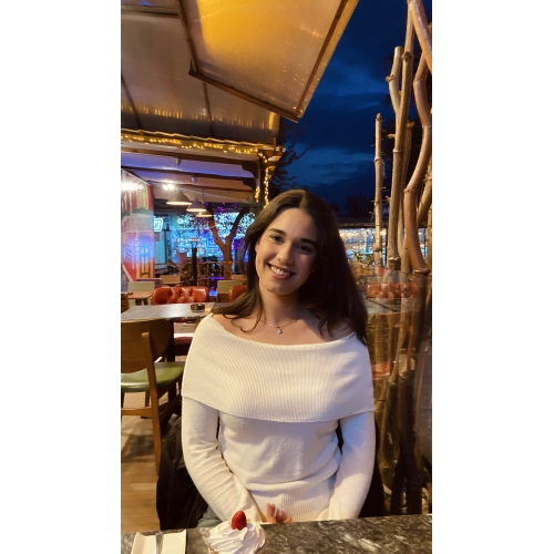 Fizyoterapist Yaren Demir